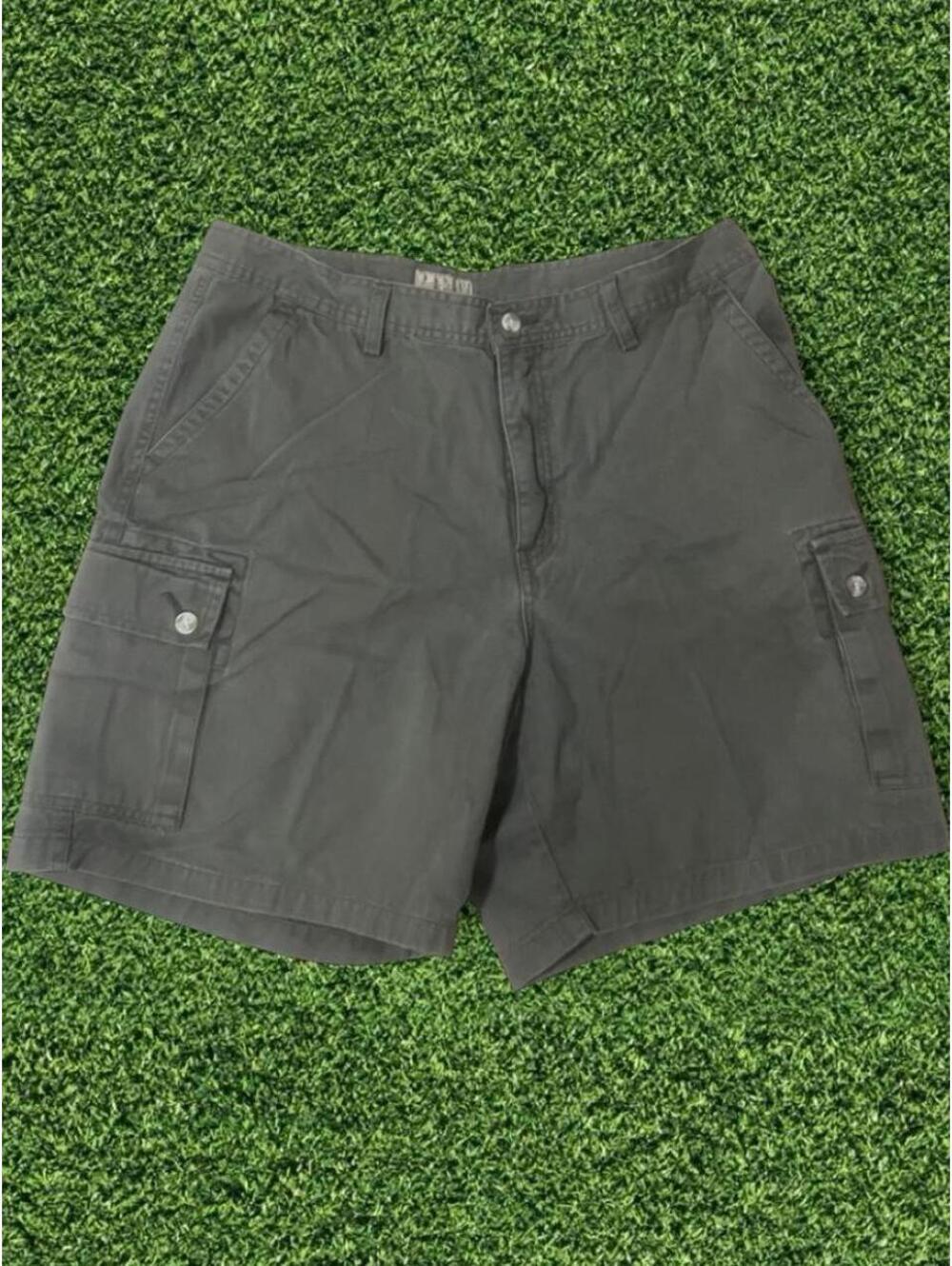 Vintage Fargo green cargo shorts, Size 36” (29)